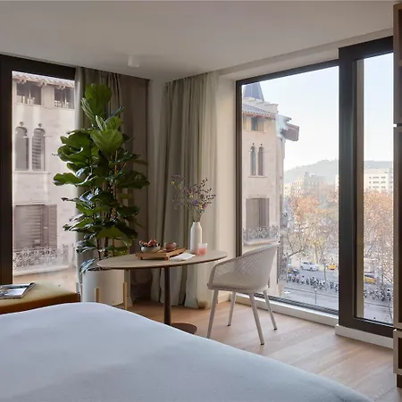 Me 5* برشلونة