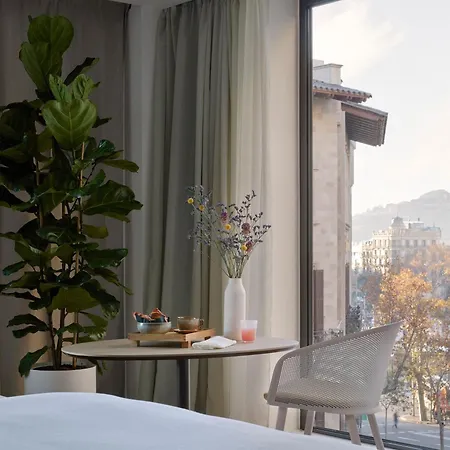 Hotel Me By Melia 5*